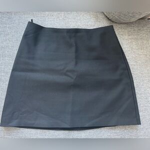 Aritzia classic Wilfred mini skirt